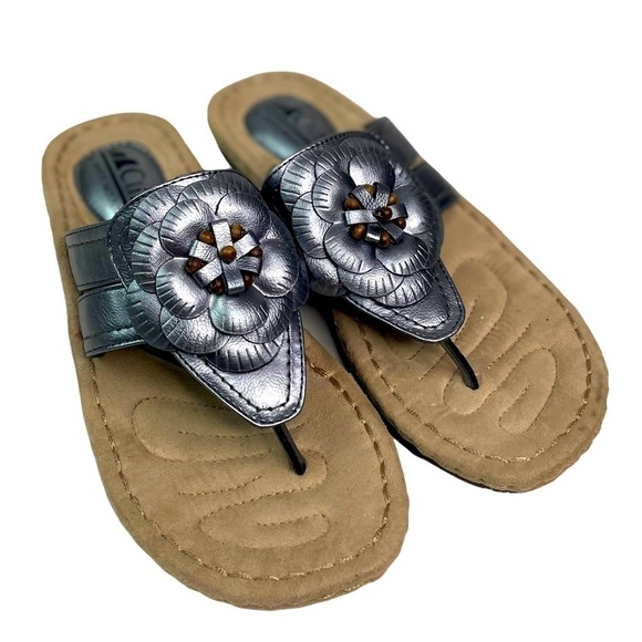 Cliffs By White Mountain Crandall Women’s Boho Metallic Grey Flower Sandals - Picture 1 of 9